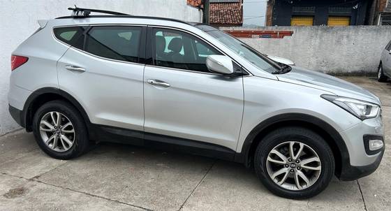 HYUNDAI SANTA FÉ 3.3 MPFI 4X4 7 LUGARES V6 270CV GASOLINA 4P AUTOMÁTICO HYUNDAI SANTA FÉ 3.3 MPFI 4X4 7 LUGARES V6 270CV GASOLINA 4P AUTOMÁTICO
